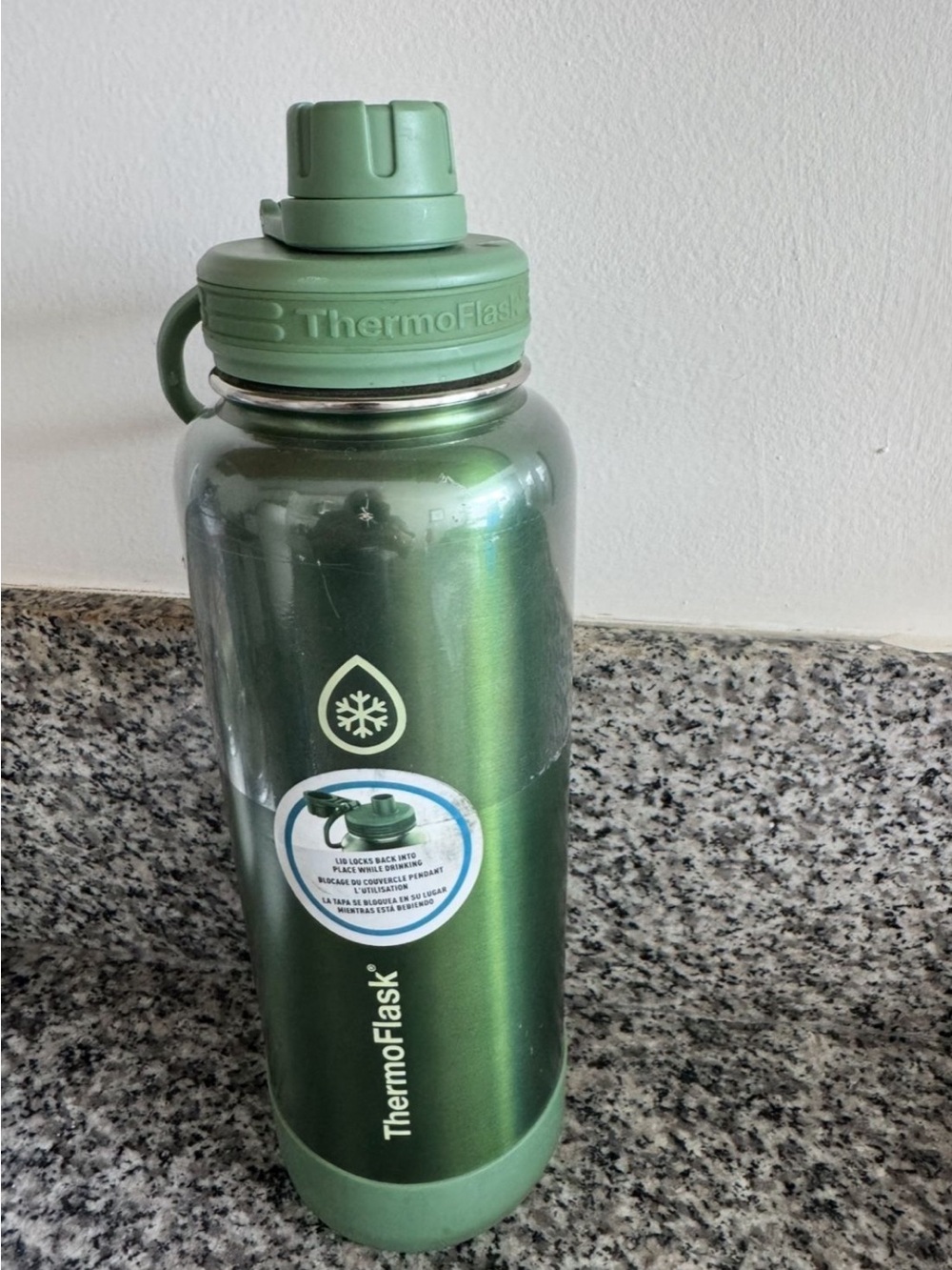 New Green ThermoFlask water bottle
40oz